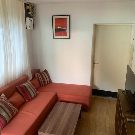 Cheerfull 2-Bedroom With Patio. Close To All Ameneties. 萨格勒布 外观 照片