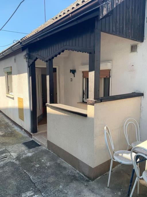 Cheerfull 2-Bedroom With Patio. Close To All Ameneties. 萨格勒布 外观 照片